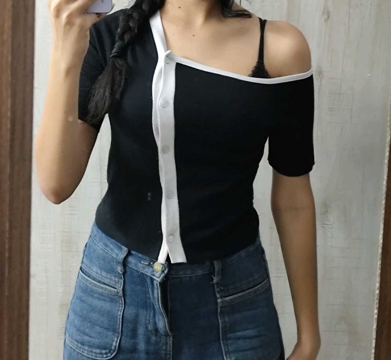 Chic Black &amp; White Top