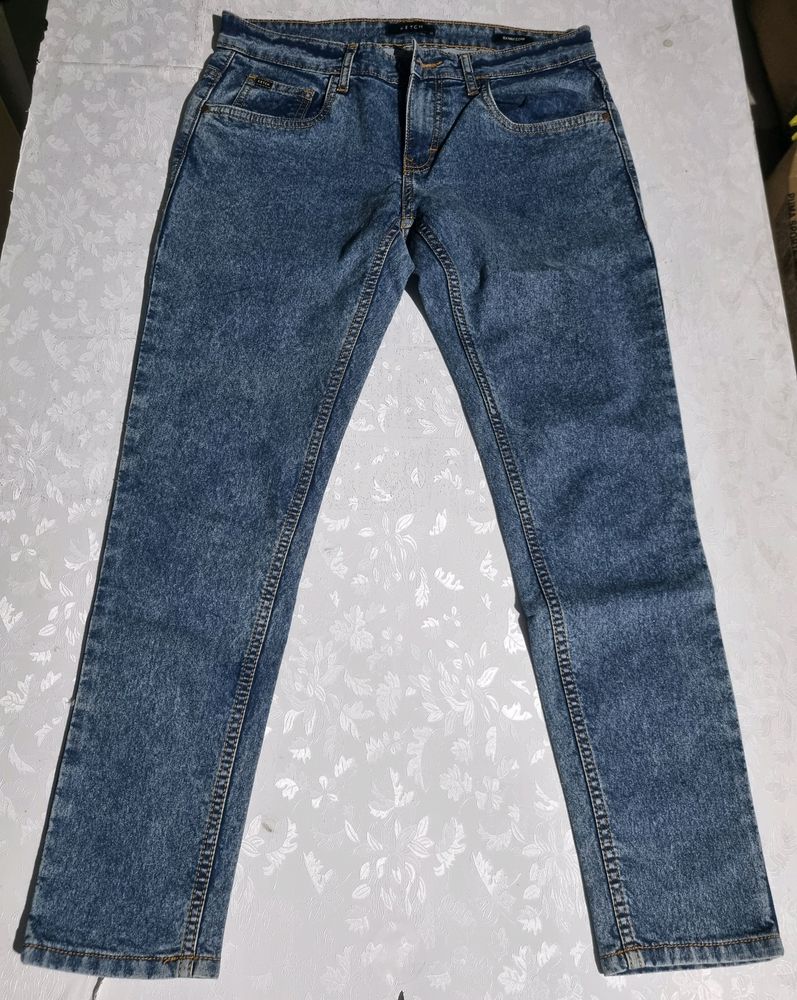 Trendy Woman Ketch Jeans