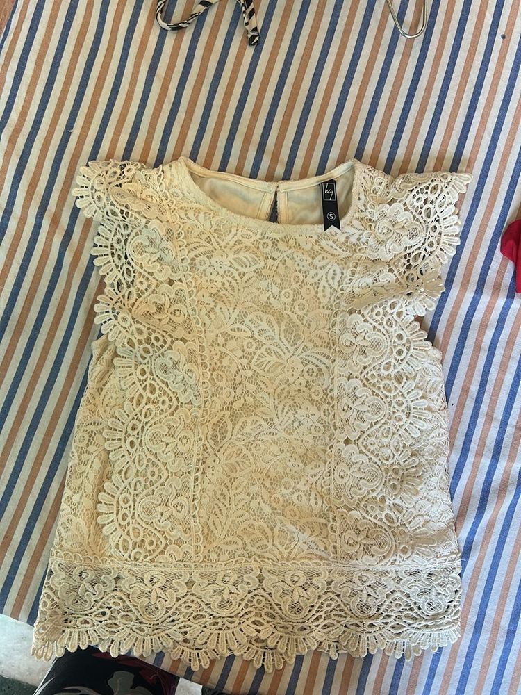 Elegant Lace Blouse - Perfect for Any Occasion