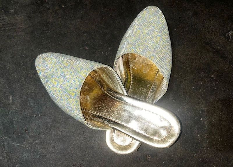 Ethnic trendy footwear 🎀