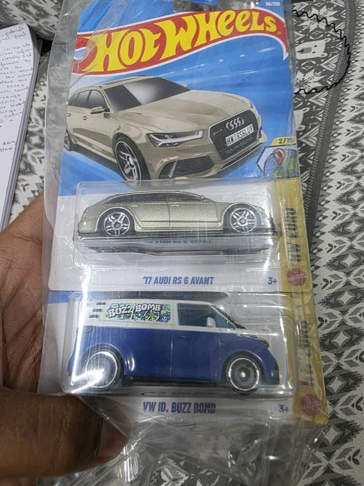 Hot Wheels Audi rs 6 avant and vw buzz combo