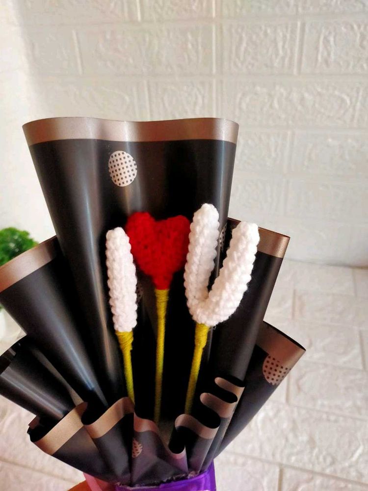 Crochet 'I Love U' Bouquet