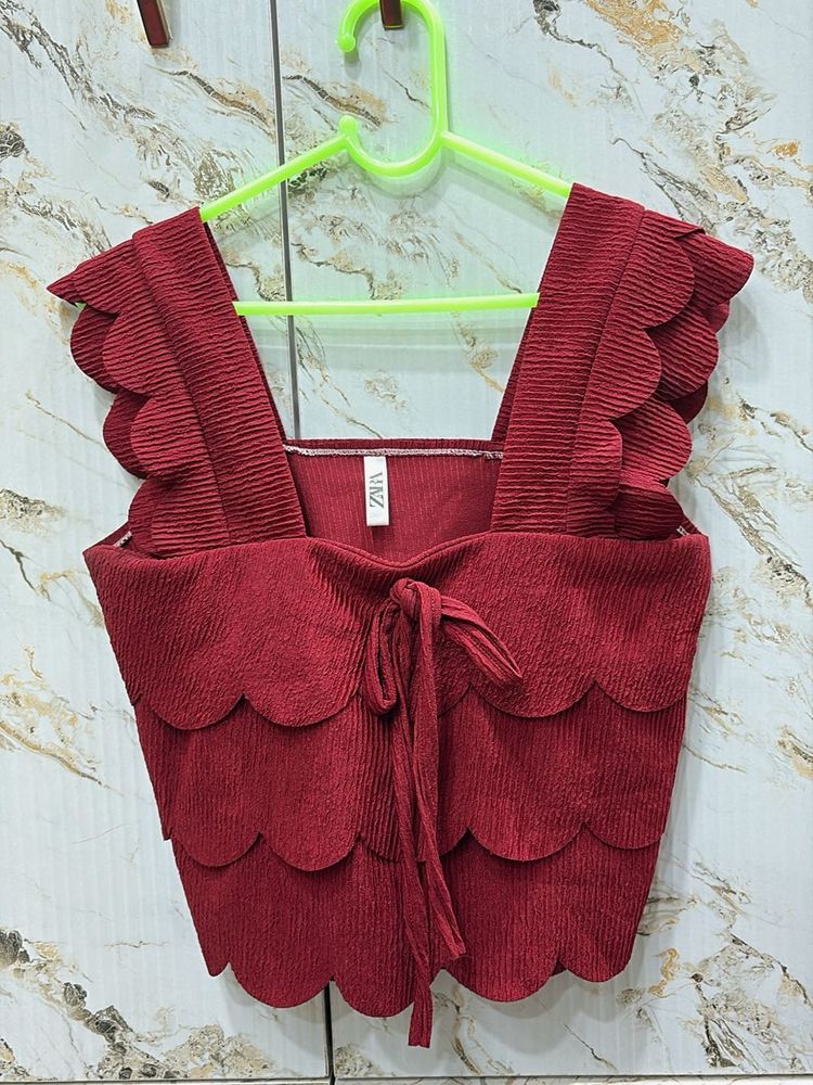 Chic Red Scalloped Crop Top
