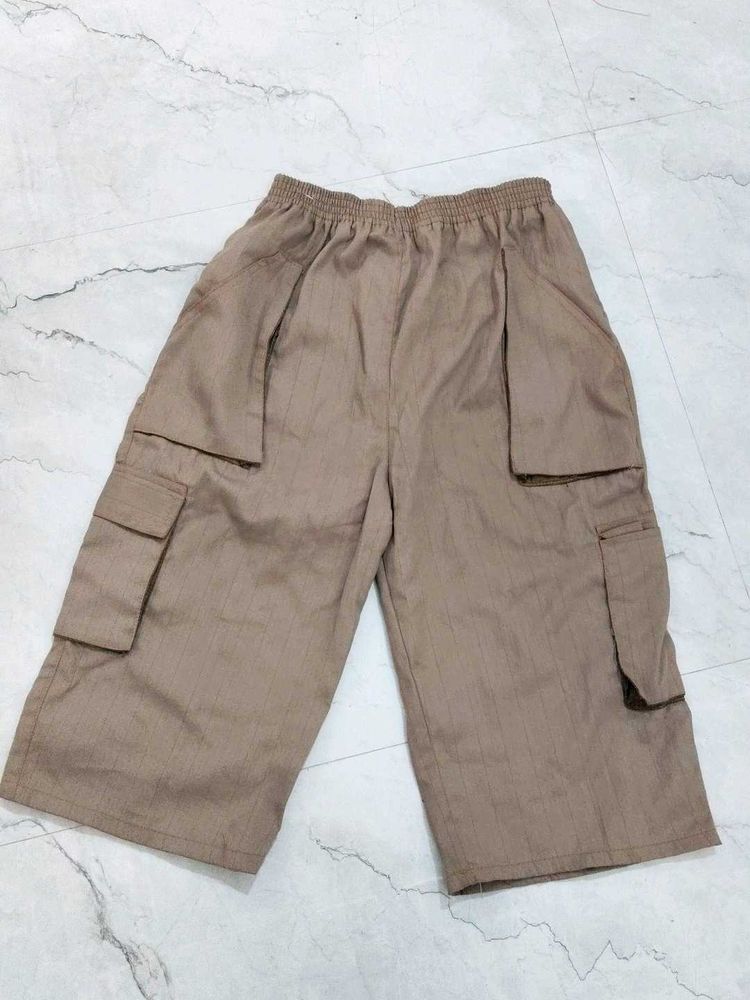 Men's Cargo Capris.  length 26 inch.and 5 po