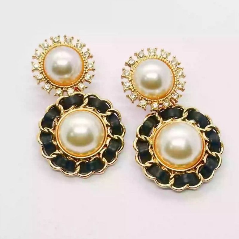Elegant Pearl &amp; Gold Dangle Earrings