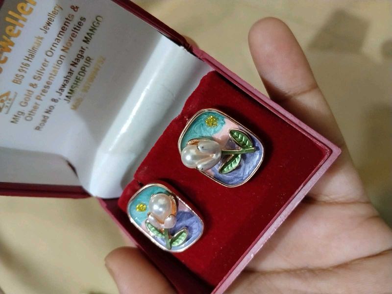Resin studs