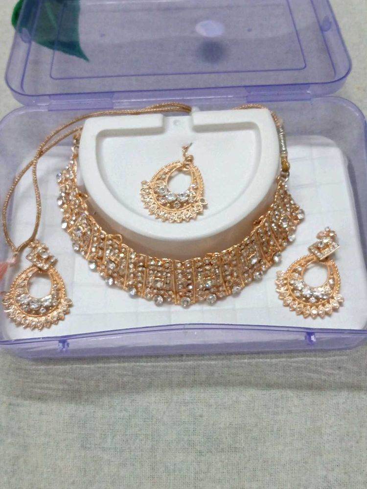 Sparkling Gold Necklace &amp; Earring Set