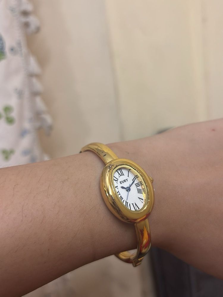 Elegant Gold Tone Oval Watch slightly damaged