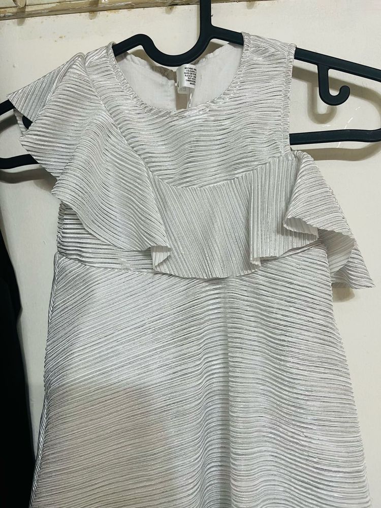 Chic White Pleated Cold Shoulder Dress