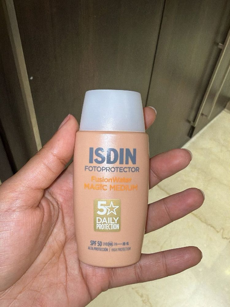 ISDIN Fotoprotector Fusion Water SPF 50 (Med