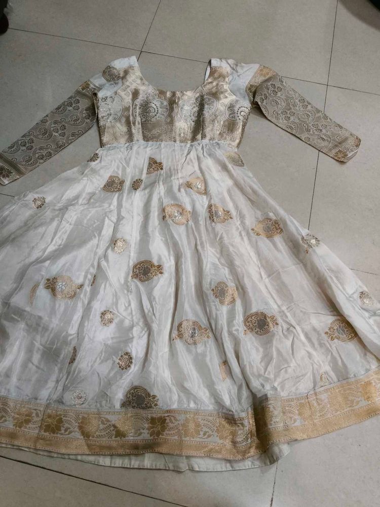 Elegant White &amp; Gold Ethnic Gown