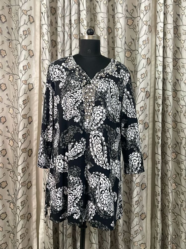 Stylish Black &amp; White Paisley Kurta