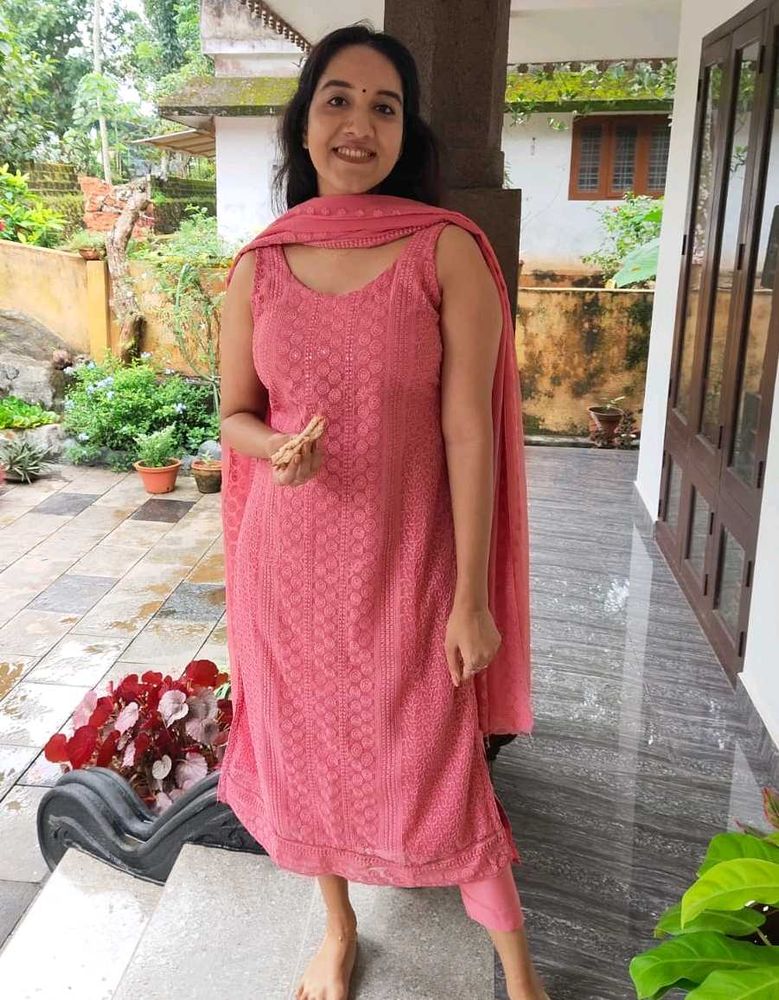 Mauve/ Pink Color Sleevless Kurta Set_Emboidary