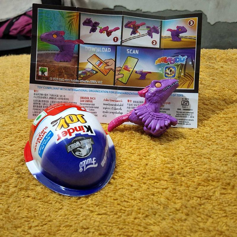 Kinder Joy Jurassic Pyroraptor figure