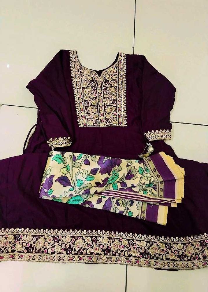 Elegant Embroidered Kurta Set traditional dress wi