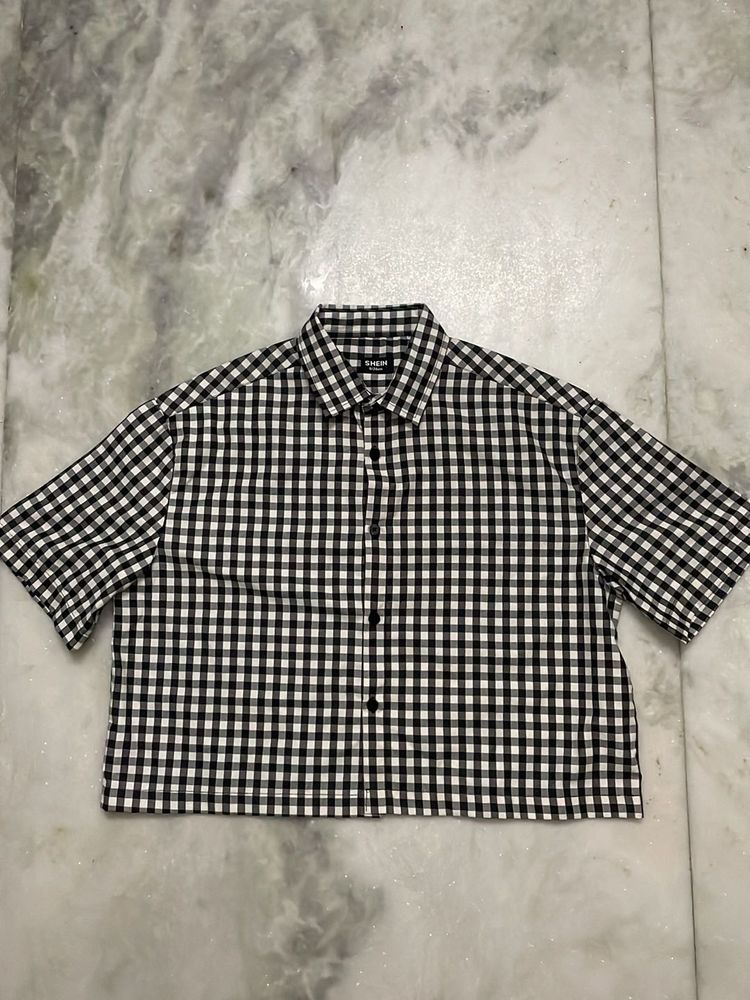 Chic Black &amp; White Gingham Cropped Shirt