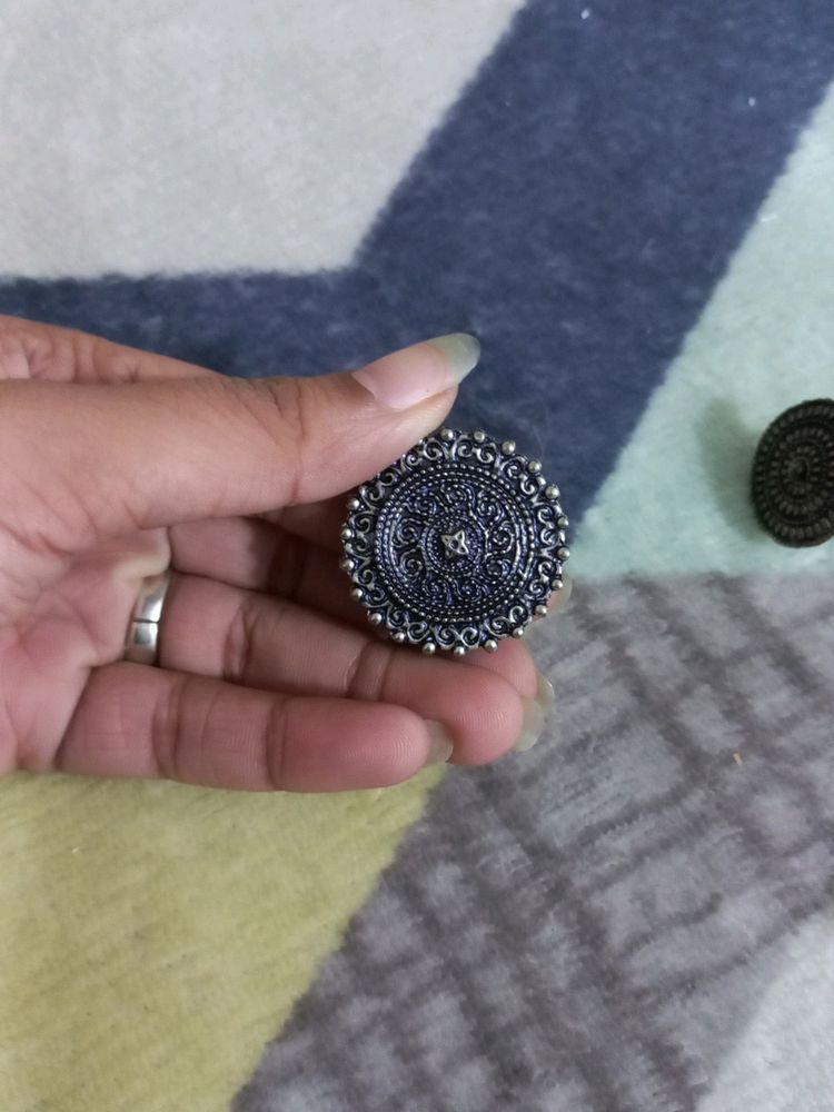 FREE DELIVERY PACK OF 2 OXIDISED RINGS