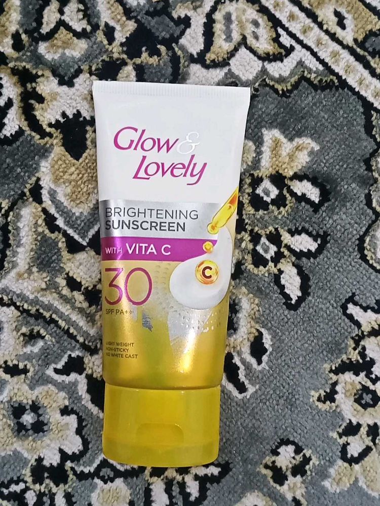 Glow &amp; Lovely Brightening Sunscreen SPF 30