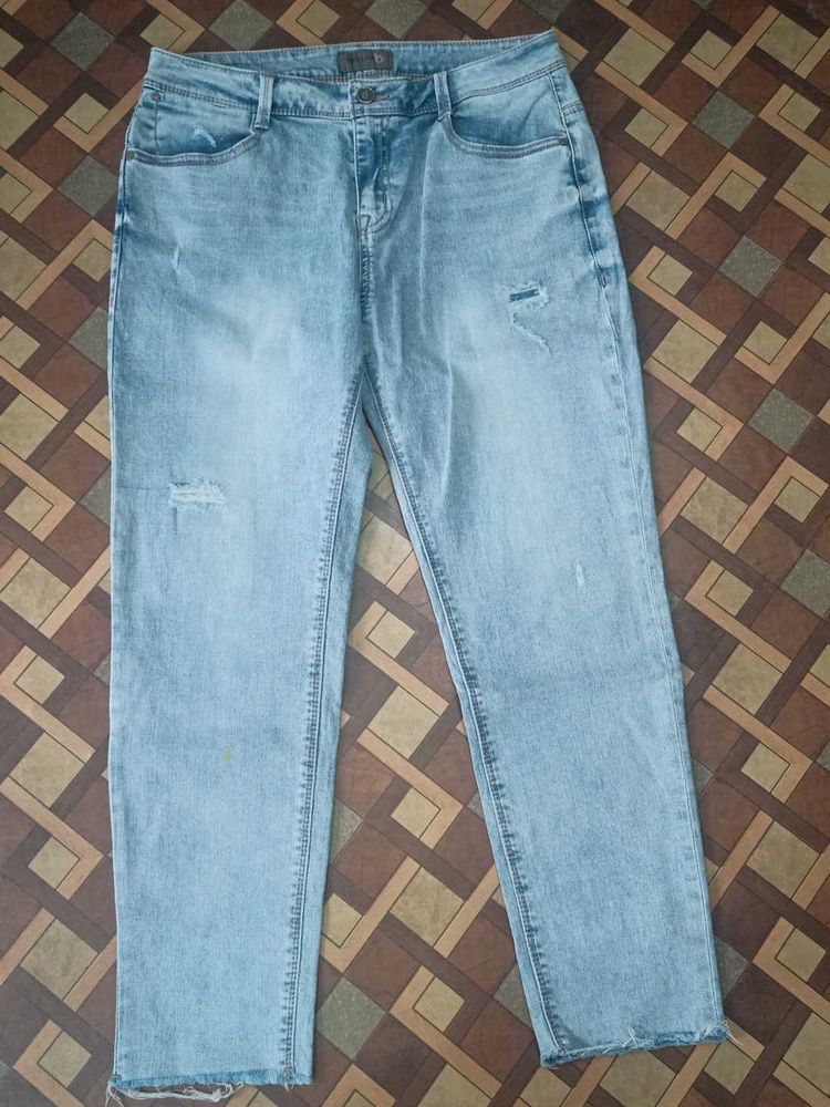 ⚡ ⚡ Flash Sale ⚡ ⚡ B: Distressed Jeans