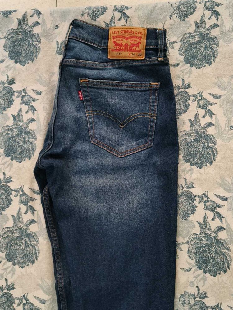 Levi's straight fit Navy Blue jeans