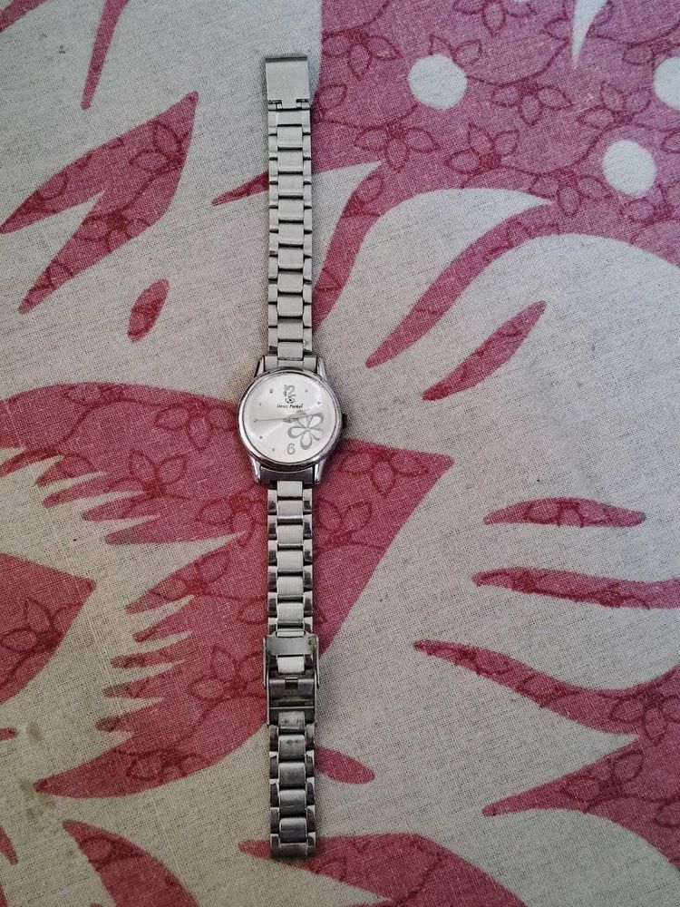 116.Elegant Women's Silver Watch