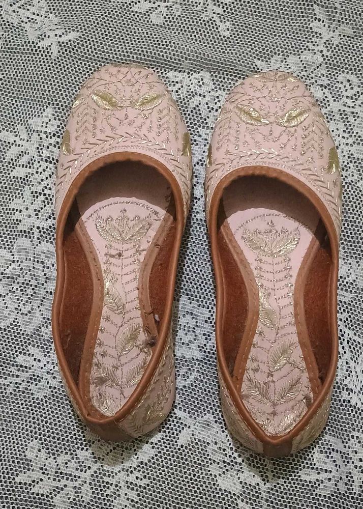 Baby pink Indian jutti