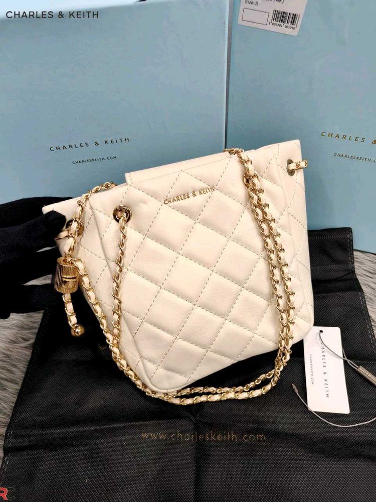 CHARLES &amp; KEITH* ( NO BOX)*BUCKET QUILTED SHOULDER