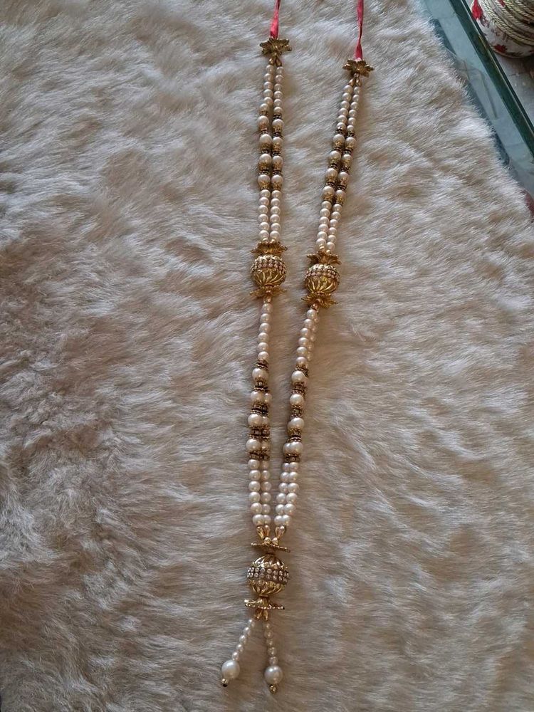 Elegant Pearl and Gold Necklace