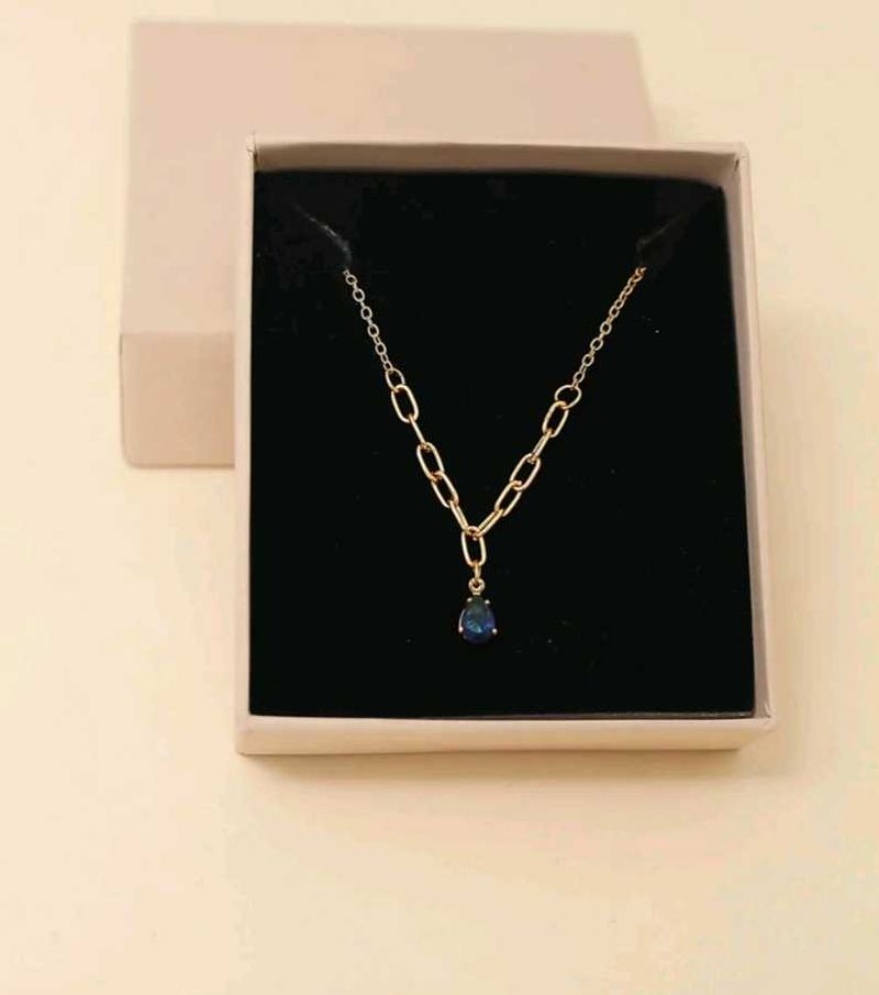 Elegant Blue Pendant Necklace