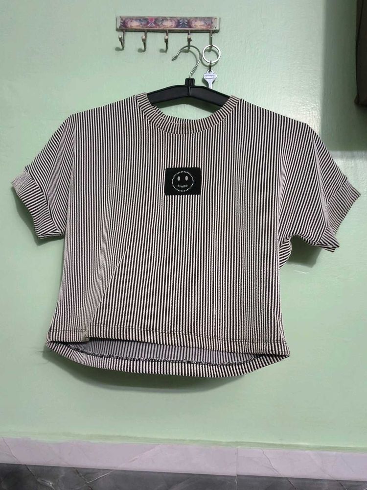 Striped T-Shirt with Smiley Patch m size