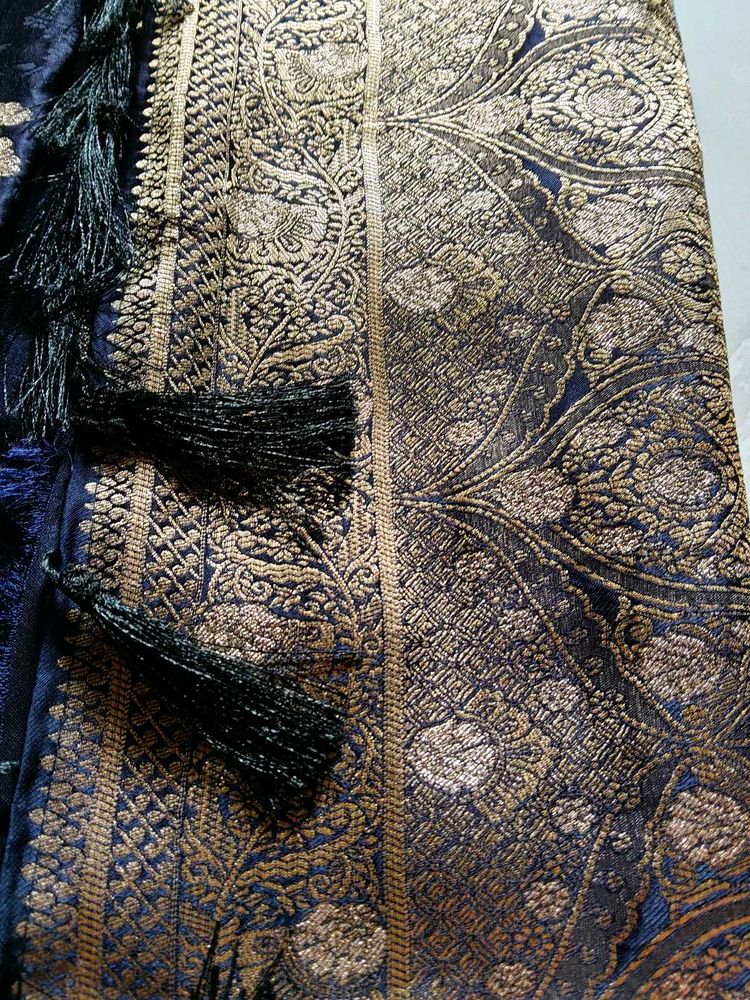 Elegant navy blue saree