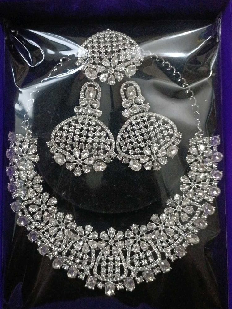 UnUsed Crystal Necklace, Earring Set &amp; maang tikka