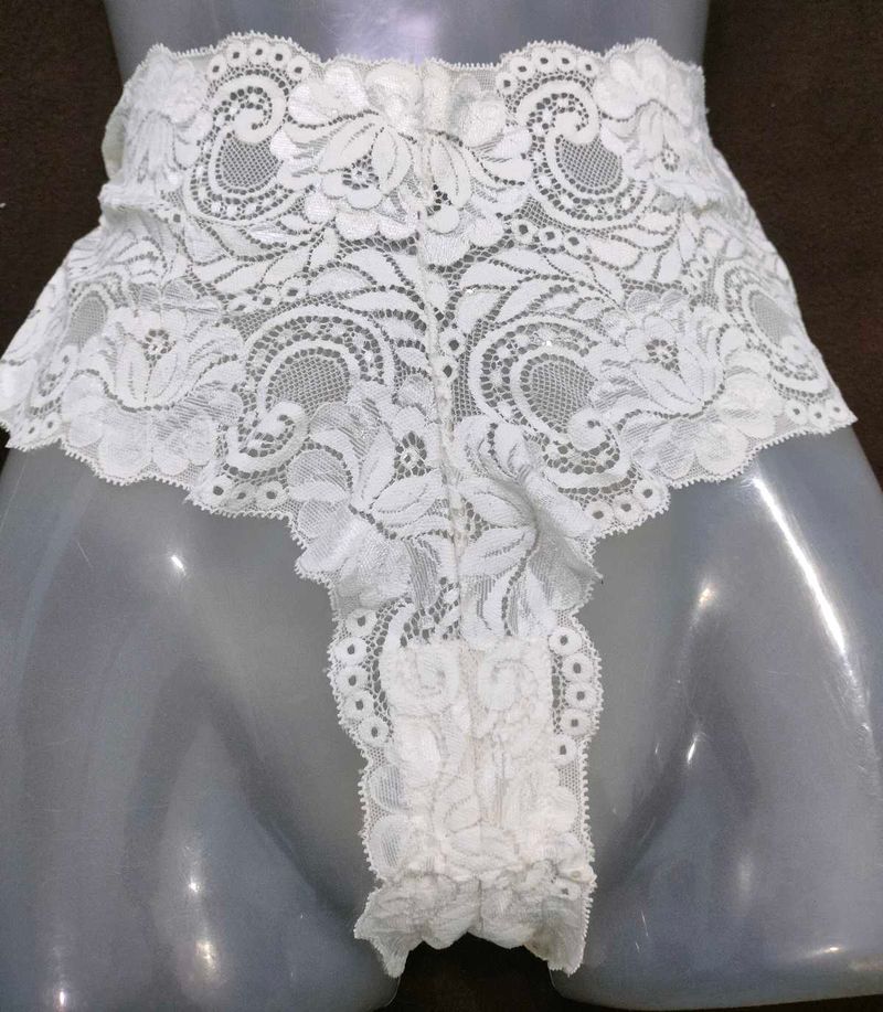 White Lace Thong Panty 🤎