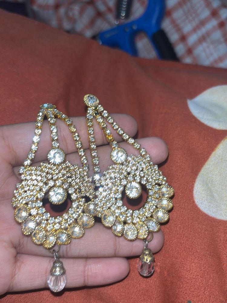 stylish indian earing with a pearl choker and ring