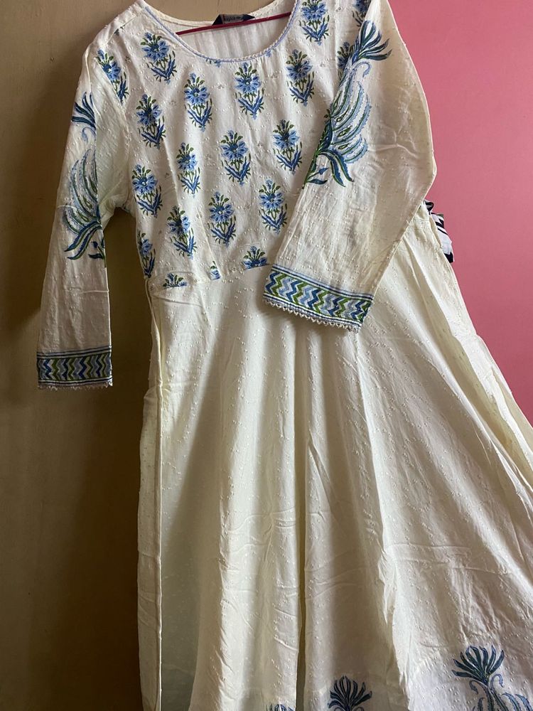 Elegant Cream Kurta with Blue Floral Embroidery