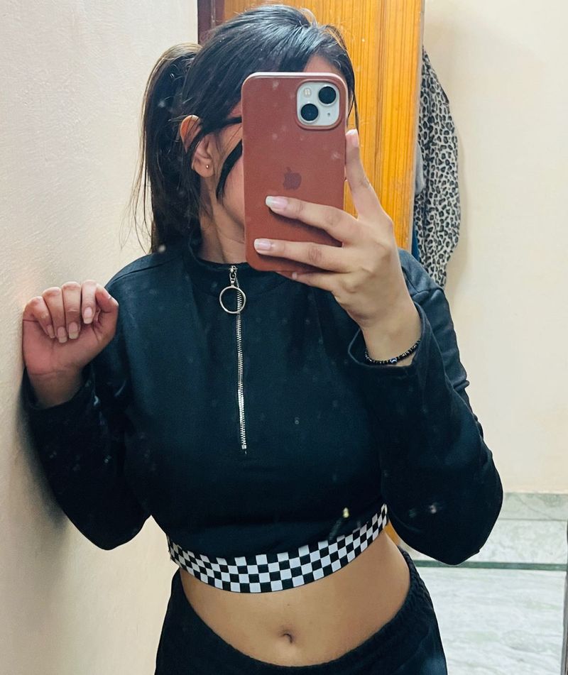 Sale-100rs Off Crop Shein Sweatshirt