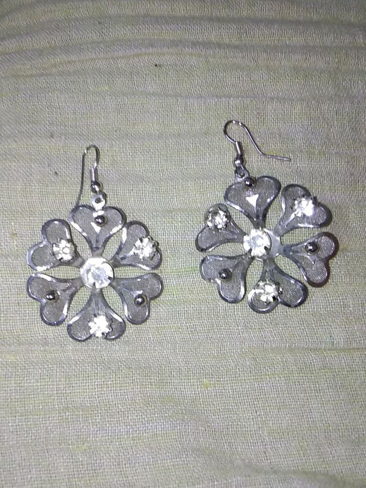 🎀🎁New 🔥🌸Flower Earrings Adorable