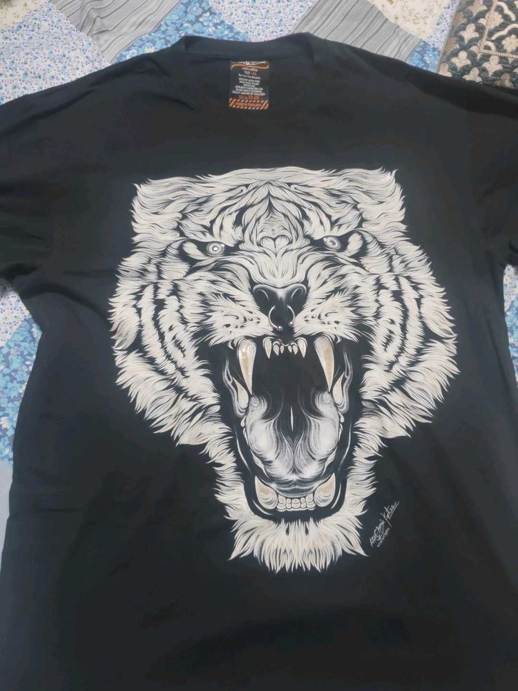 Men's Black Tiger Graphic T-Shirt night glow