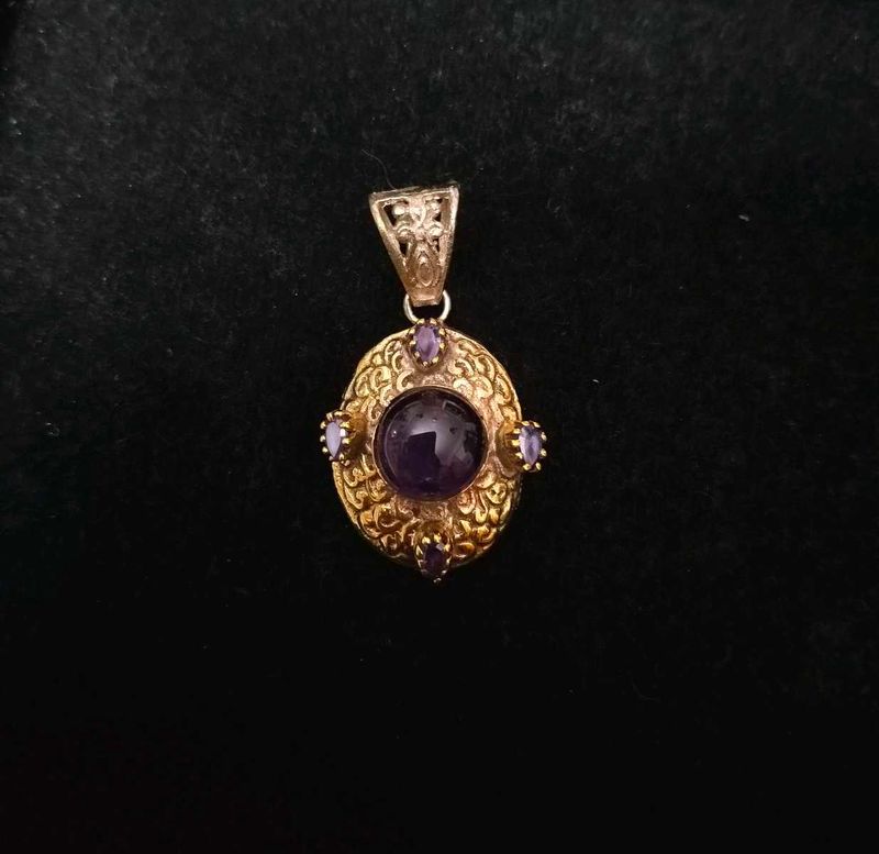 Vintage Amethyst &amp; Gold Tone Victorian Pendant