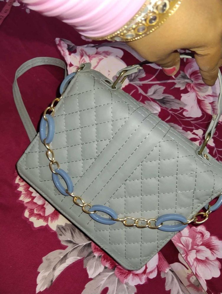 Stylish Quilted Handbag with Chain