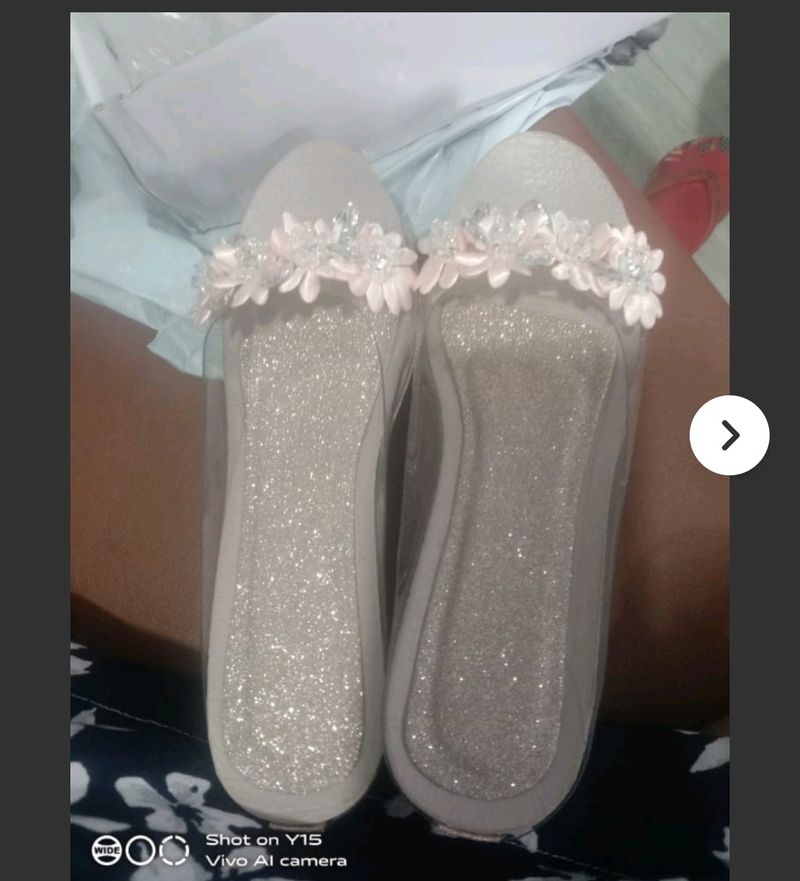 unused heels(SIZE-6 IND)