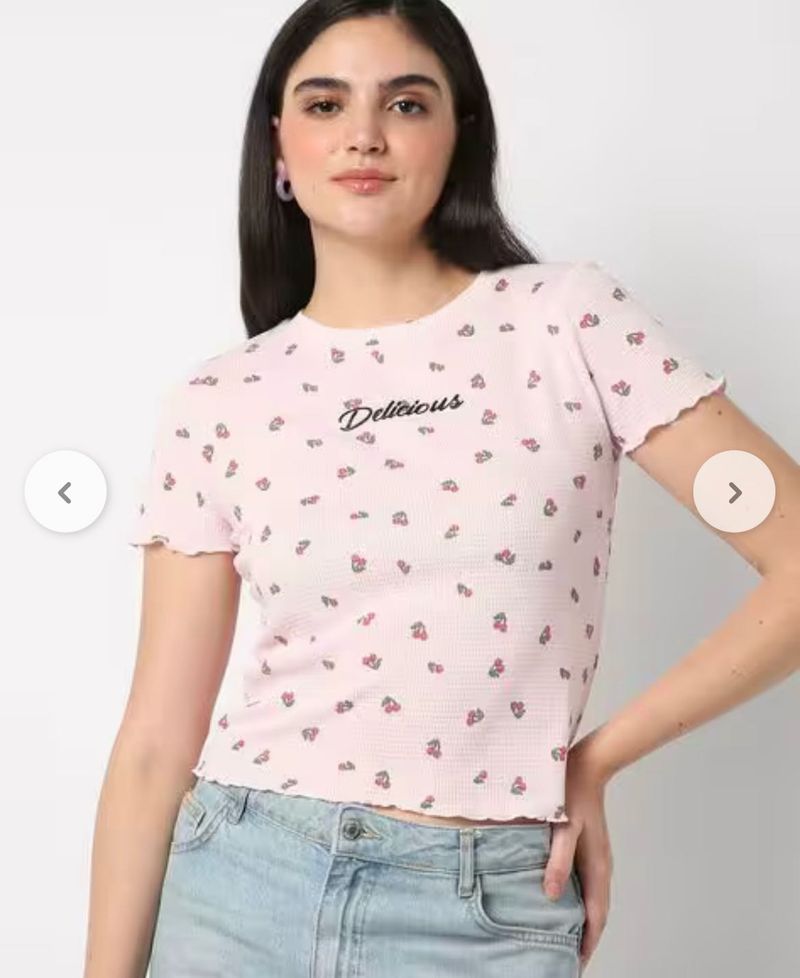 pink t shirt