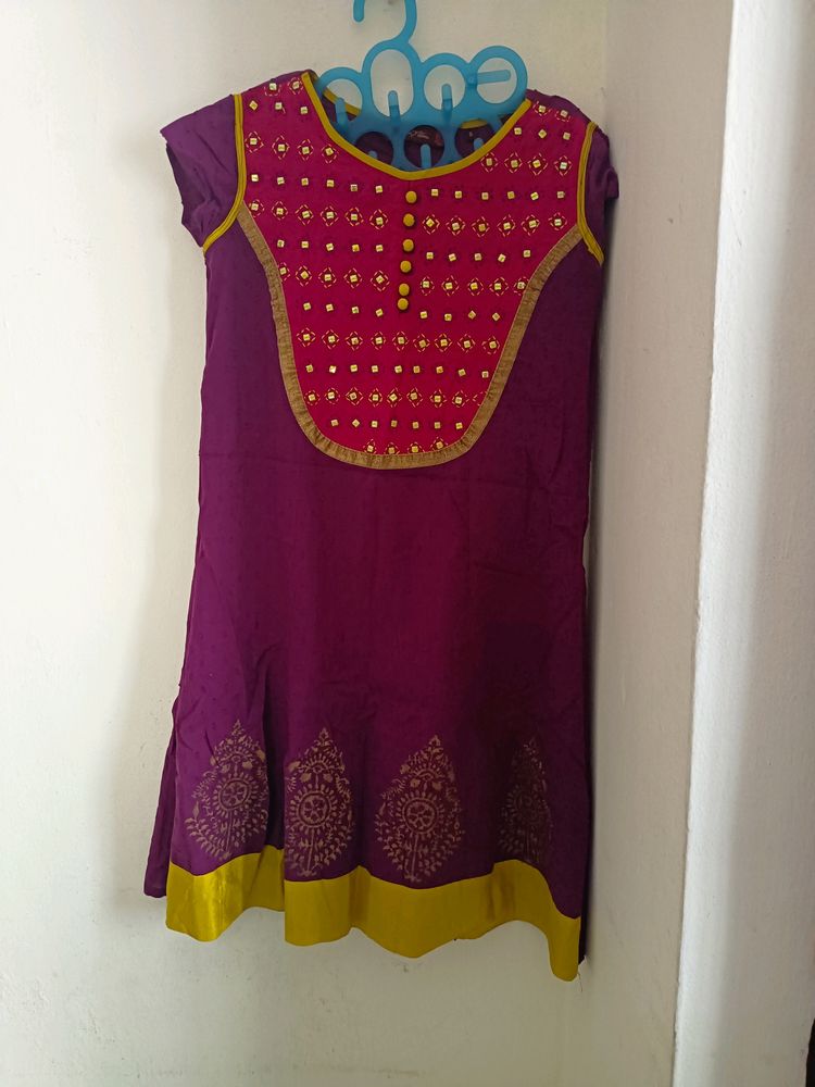 Beautiful Kurti With Front Beads Design