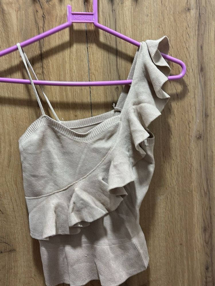 Chic One-Shoulder Ruffle Top