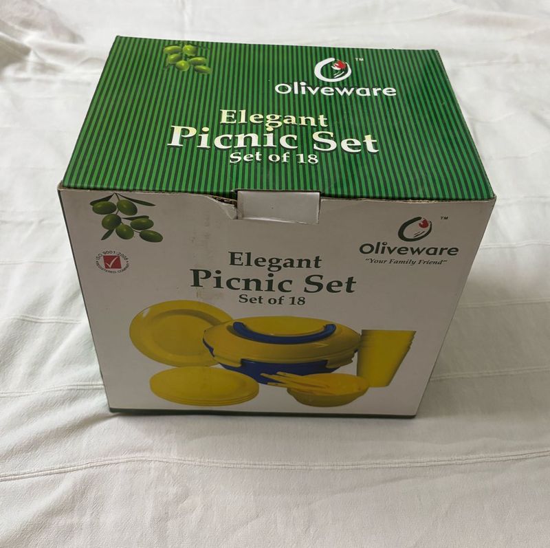🆕Oliveware Elegant Picnic Set of 18
