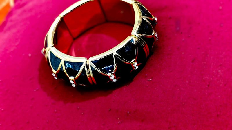 Chic Black &amp; Gold Bangle Bracelet