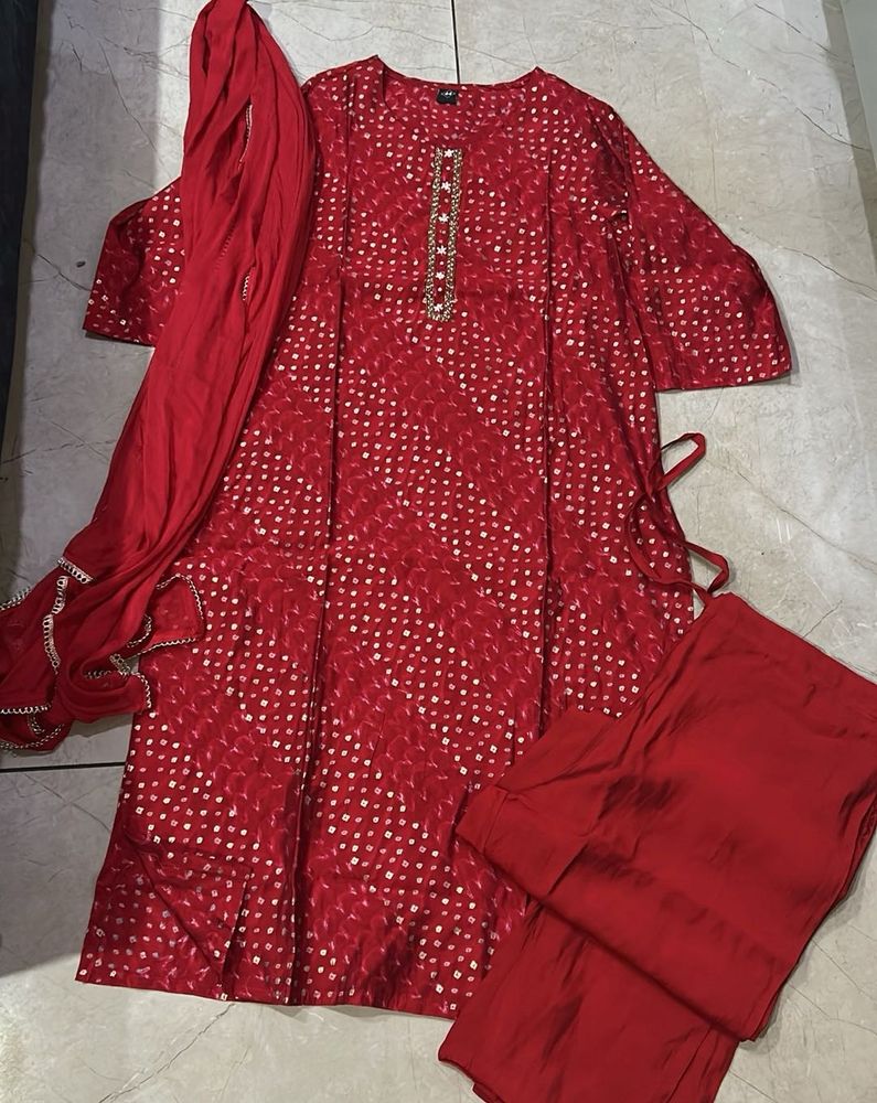 Red kurta set for women