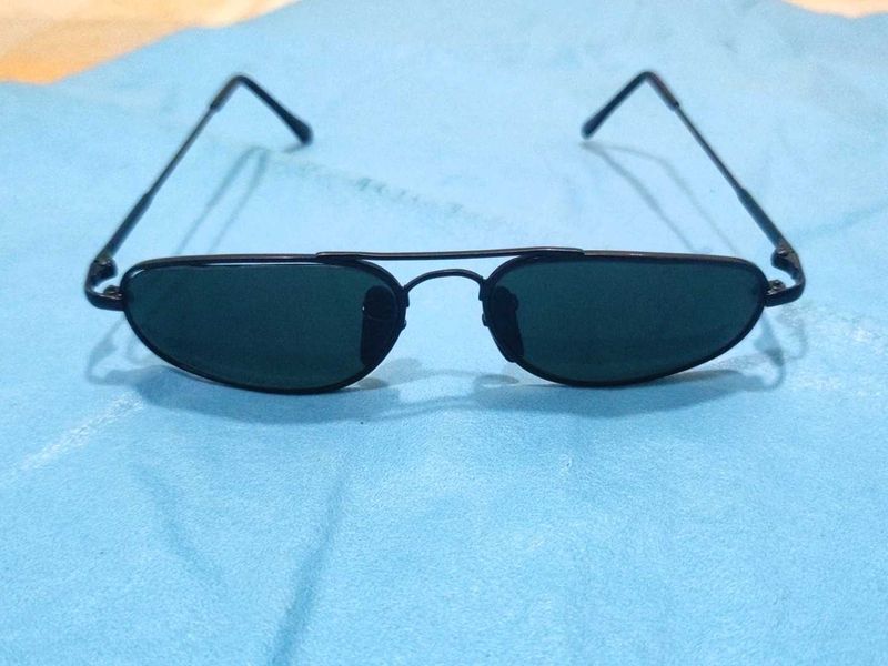 Stylish Black Oval Sunglasses
