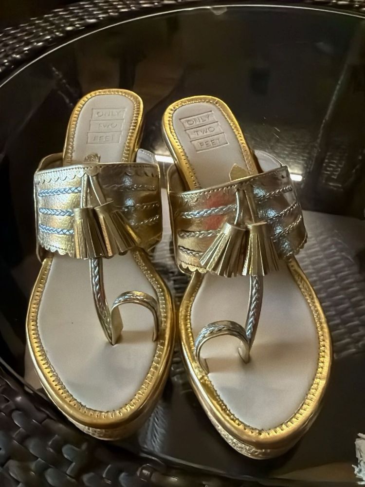 Elegant Gold Kolhapuri Sandals