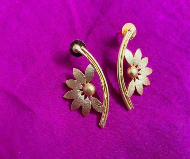 Gold Tone Flower Earrings